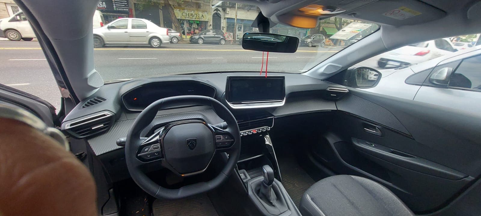 Peugeot 208 — foto 1