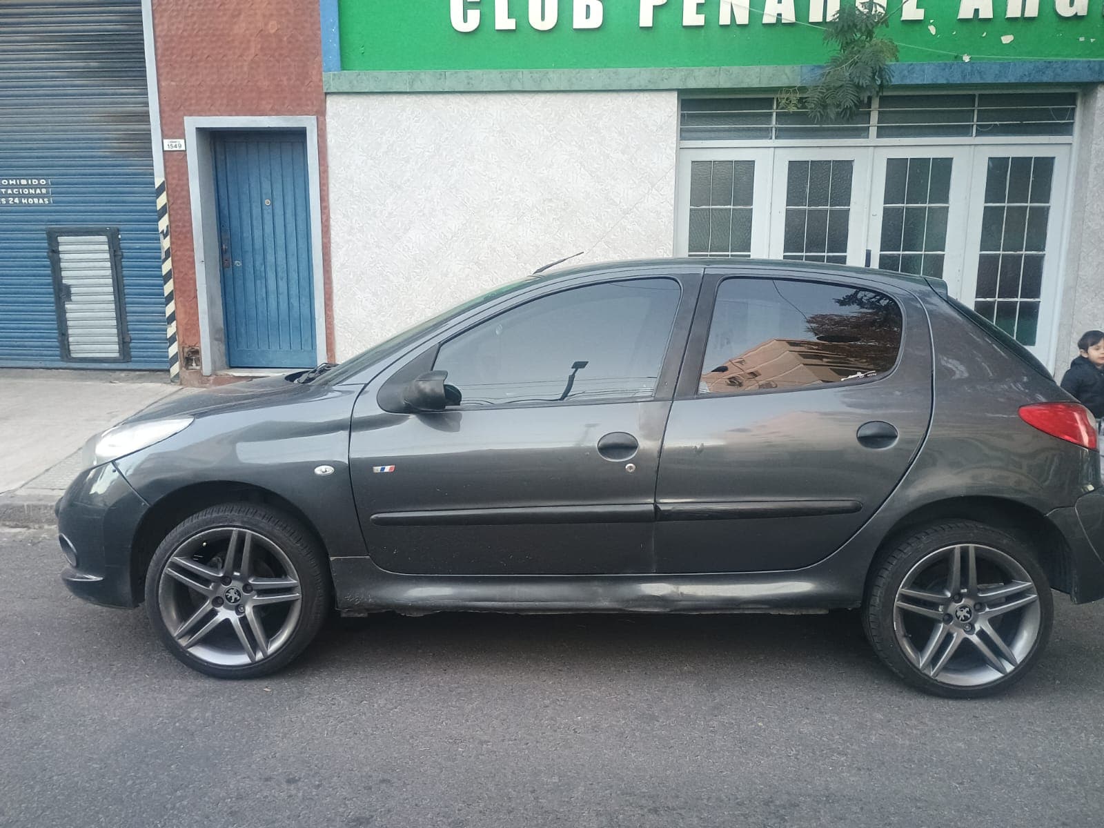 Peugeot 207 — foto 1
