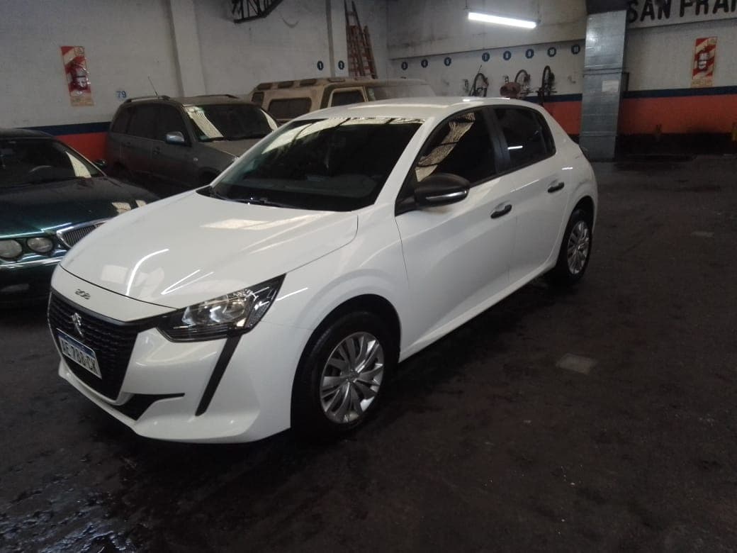 Peugeot 208 — foto 1